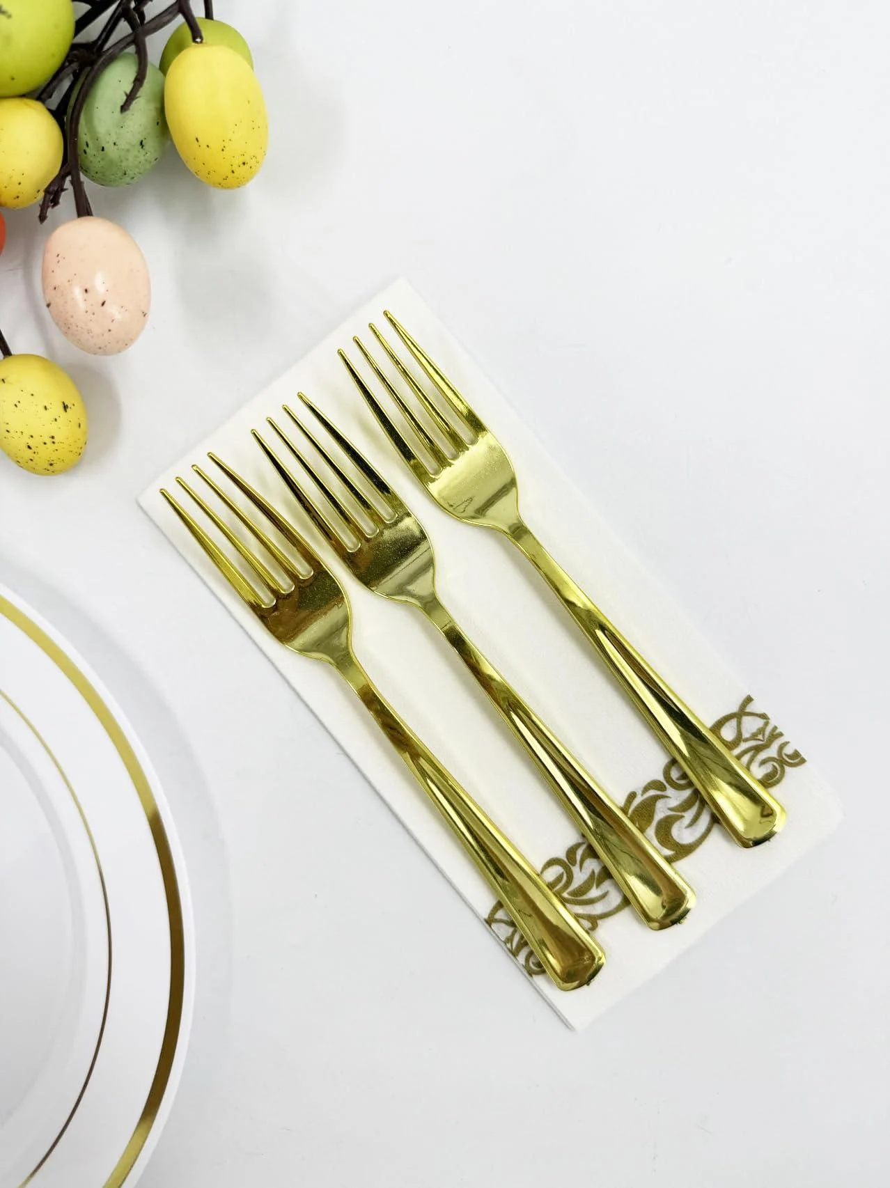 150 Count Disposable Plastic Forks 7.4-inch Heavy duty plastic Forks Ultimate Party Forks Collection Fancy Gold Plastic silverware Cutlery Perfect for Parties Catering Dinners Weddings